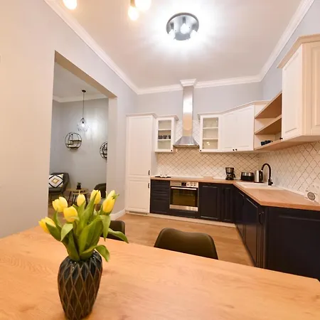 Victoria's Old Town Deluxe (adults Only) Apartament *