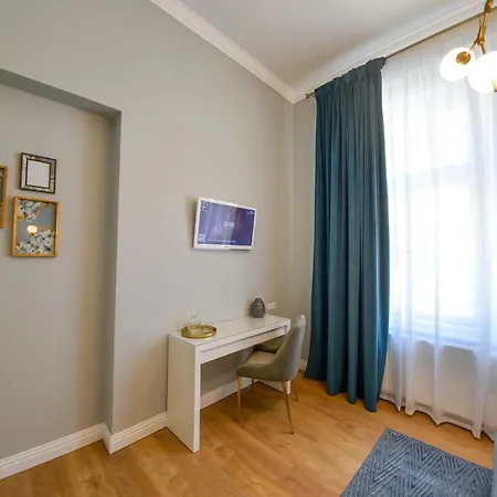 Victoria's Old Town Deluxe (adults Only)