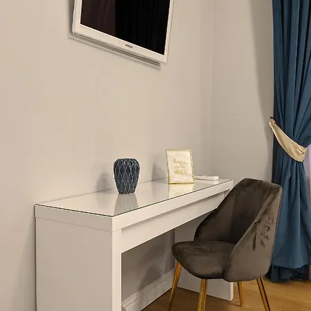 Victoria's Old Town Deluxe (adults Only)