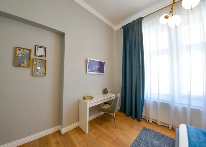 Victoria's Old Town Deluxe (adults Only)