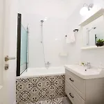 Victoria's Old Town Deluxe (adults Only) דירה