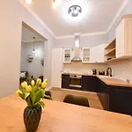 Victoria's Old Town Deluxe (adults Only) דירה *